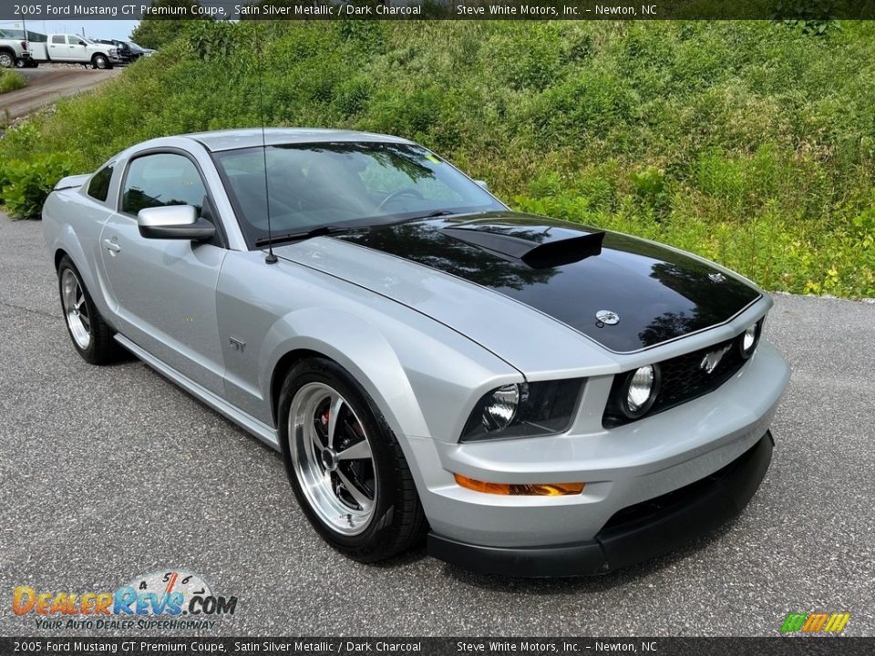 2005 Ford Mustang GT Premium Coupe Satin Silver Metallic / Dark Charcoal Photo #4