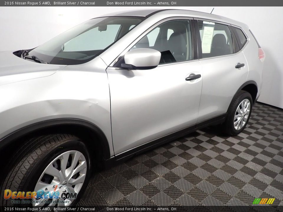 2016 Nissan Rogue S AWD Brilliant Silver / Charcoal Photo #10