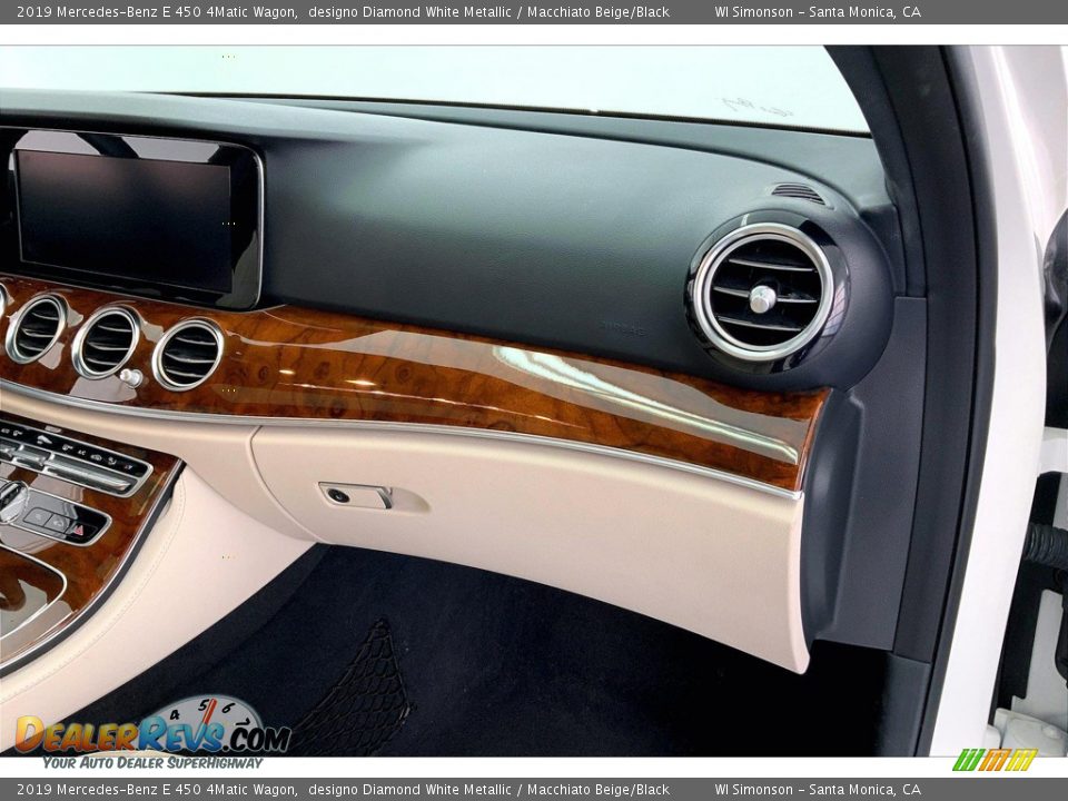 Dashboard of 2019 Mercedes-Benz E 450 4Matic Wagon Photo #16