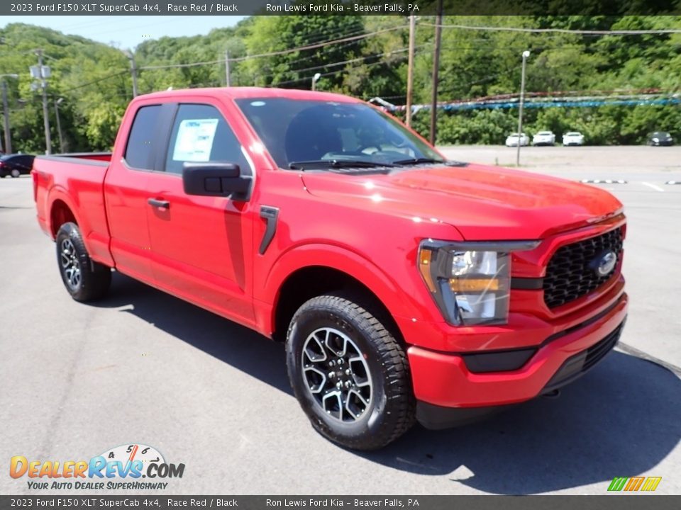 Front 3/4 View of 2023 Ford F150 XLT SuperCab 4x4 Photo #2