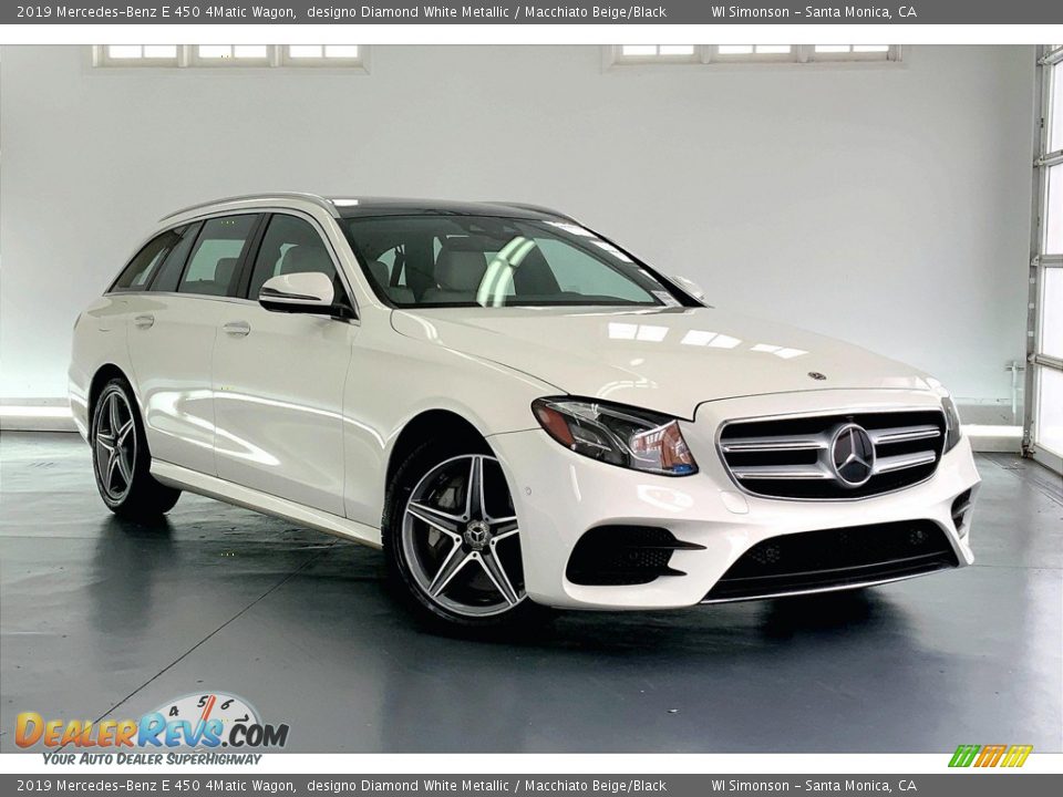 Front 3/4 View of 2019 Mercedes-Benz E 450 4Matic Wagon Photo #34