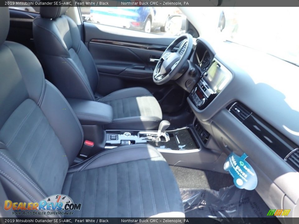 Front Seat of 2019 Mitsubishi Outlander SE S-AWC Photo #15