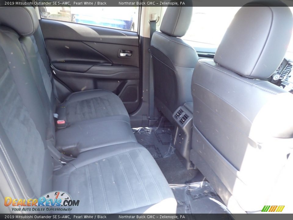 Rear Seat of 2019 Mitsubishi Outlander SE S-AWC Photo #16