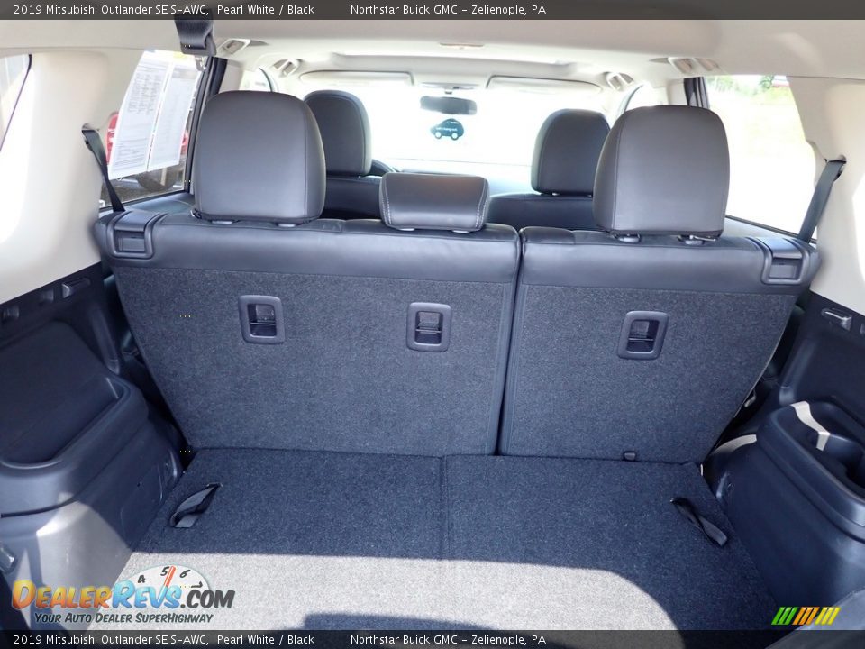 2019 Mitsubishi Outlander SE S-AWC Trunk Photo #17