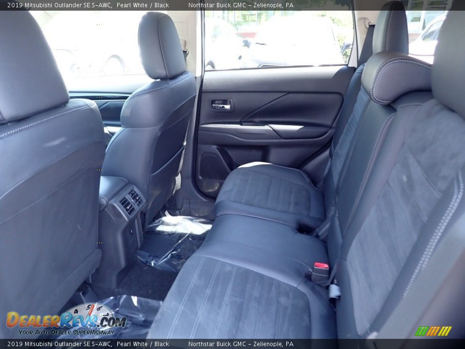 Rear Seat of 2019 Mitsubishi Outlander SE S-AWC Photo #18