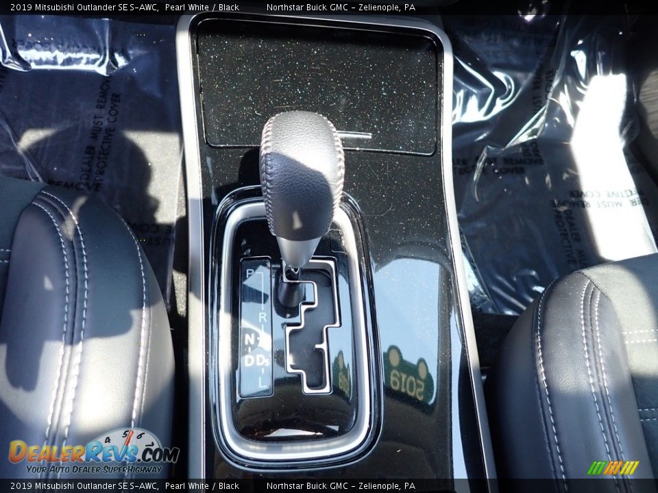 2019 Mitsubishi Outlander SE S-AWC Shifter Photo #27