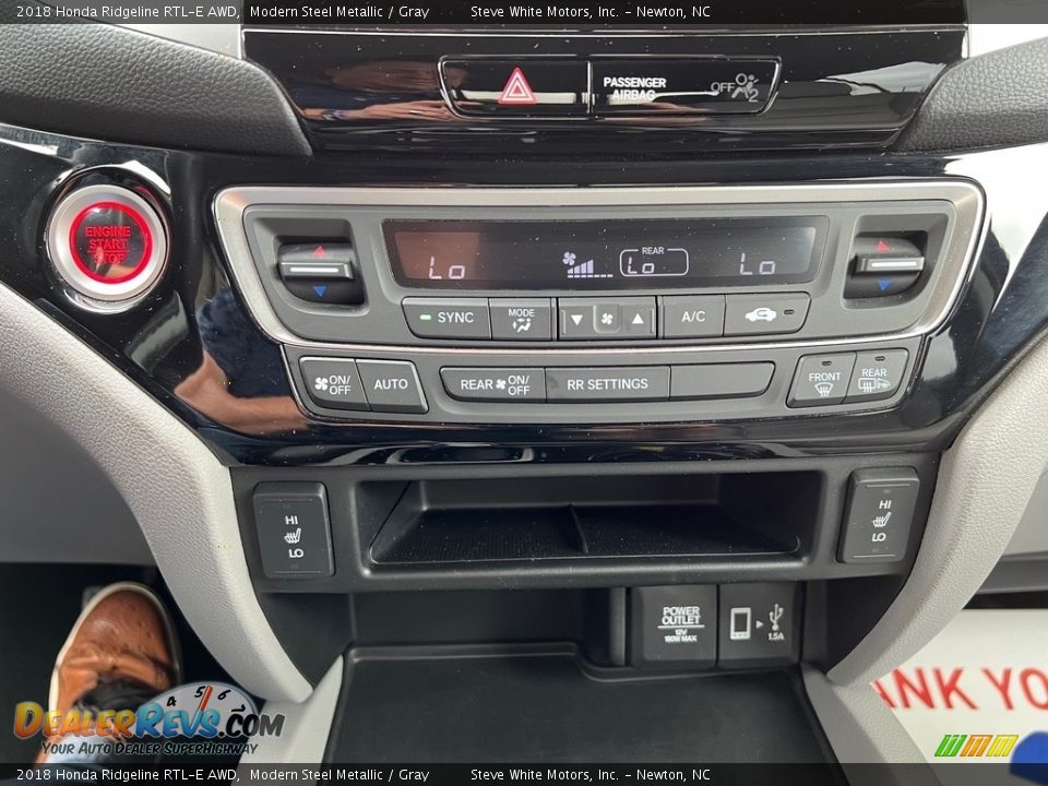 Controls of 2018 Honda Ridgeline RTL-E AWD Photo #24