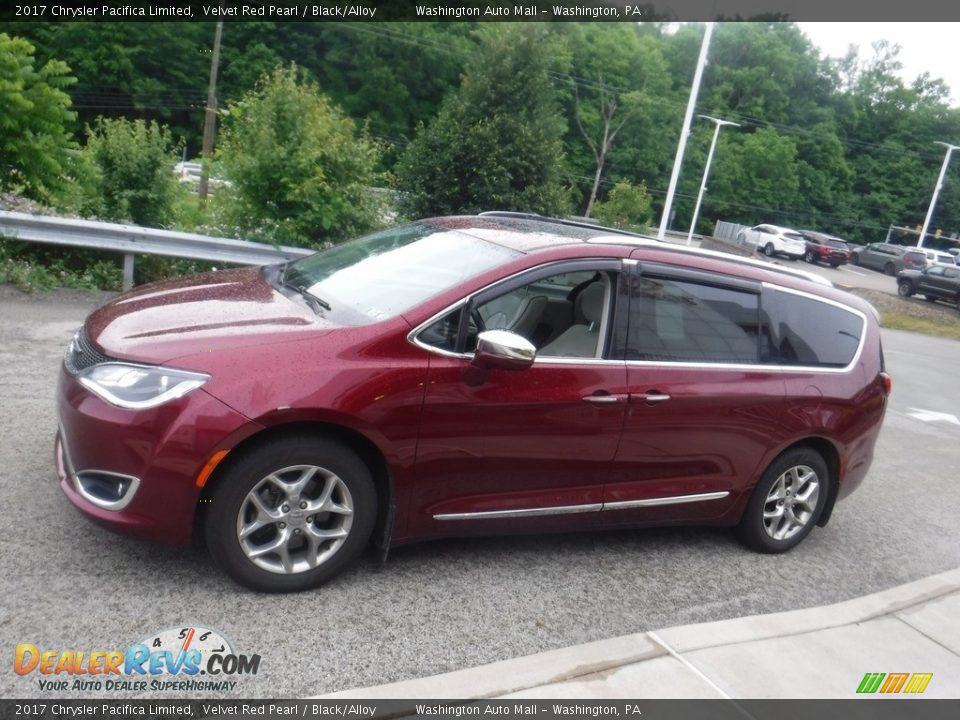 Velvet Red Pearl 2017 Chrysler Pacifica Limited Photo #16