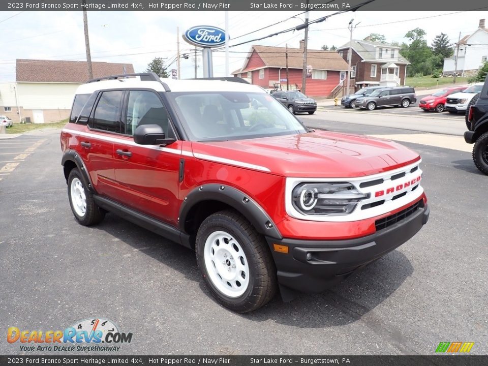 Front 3/4 View of 2023 Ford Bronco Sport Heritage Limited 4x4 Photo #7