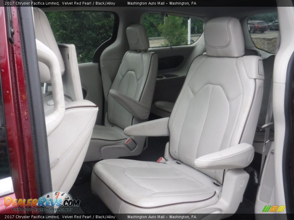 Rear Seat of 2017 Chrysler Pacifica Limited Photo #30
