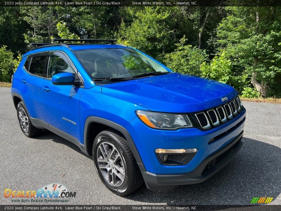 Front 3/4 View of 2020 Jeep Compass Latitude 4x4 Photo #5