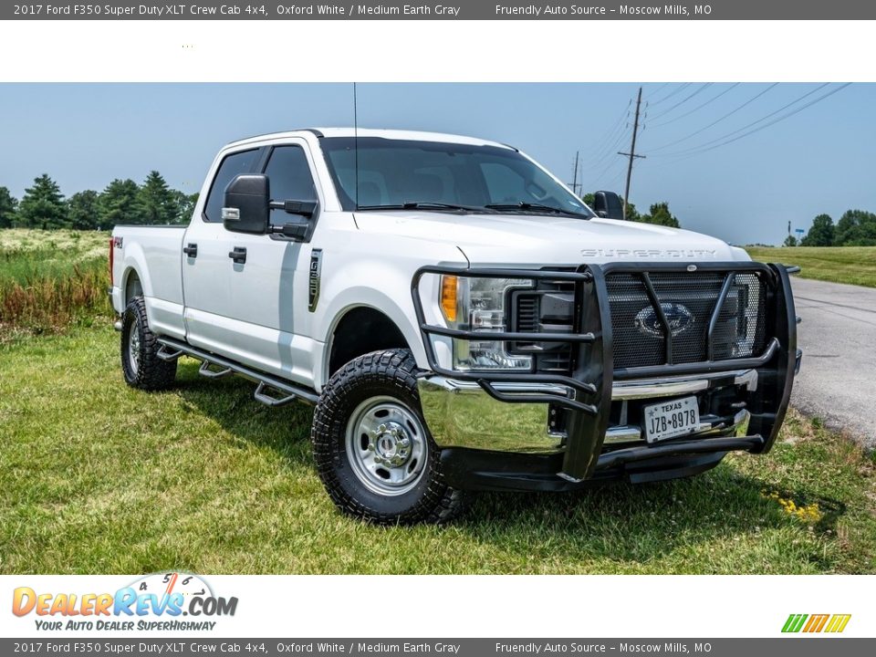 2017 Ford F350 Super Duty XLT Crew Cab 4x4 Oxford White / Medium Earth Gray Photo #1