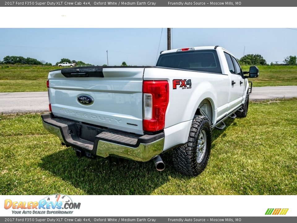 2017 Ford F350 Super Duty XLT Crew Cab 4x4 Oxford White / Medium Earth Gray Photo #3