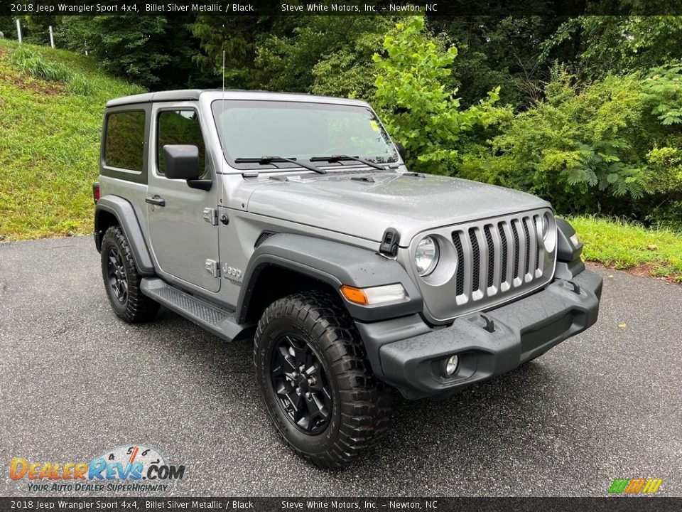 Front 3/4 View of 2018 Jeep Wrangler Sport 4x4 Photo #4