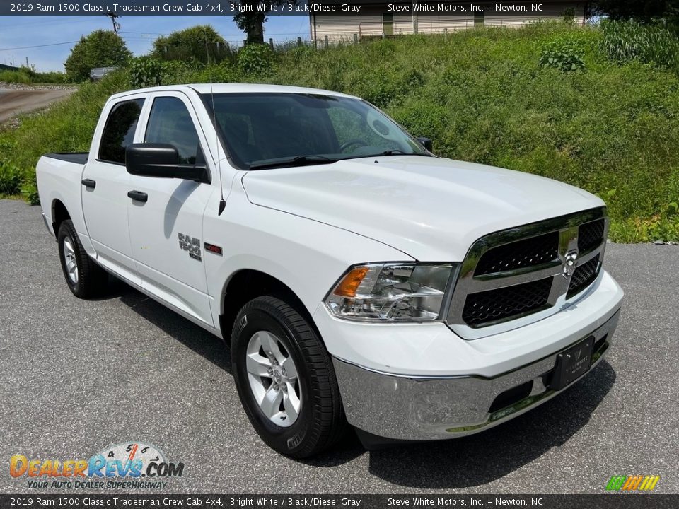 Front 3/4 View of 2019 Ram 1500 Classic Tradesman Crew Cab 4x4 Photo #4