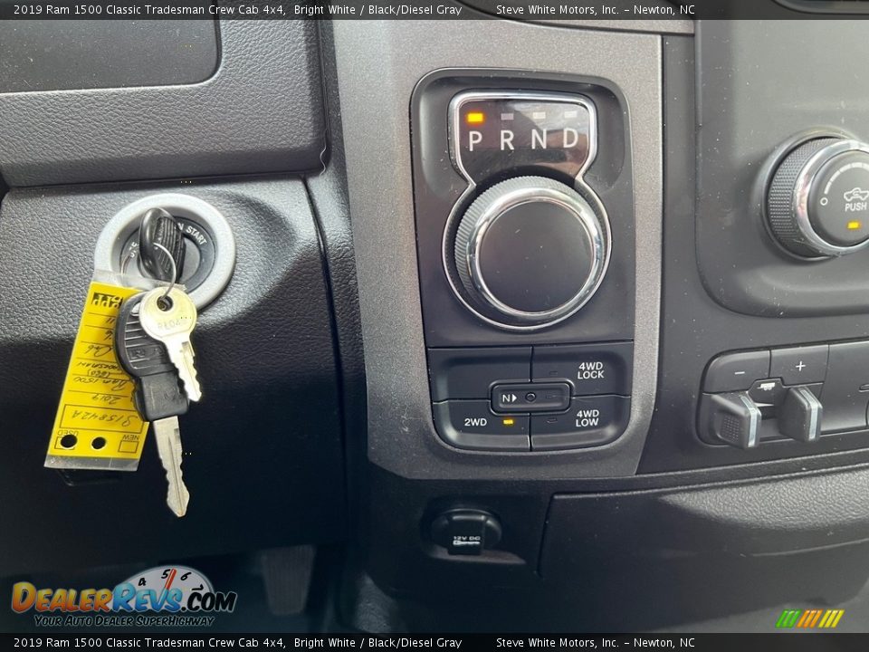 2019 Ram 1500 Classic Tradesman Crew Cab 4x4 Shifter Photo #21