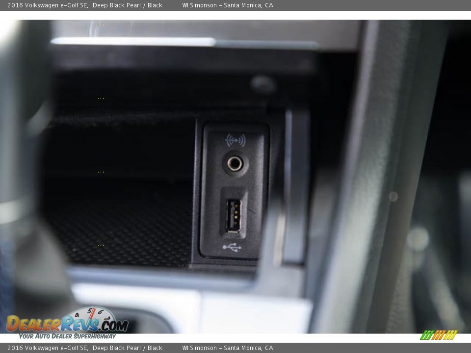 2016 Volkswagen e-Golf SE Deep Black Pearl / Black Photo #16
