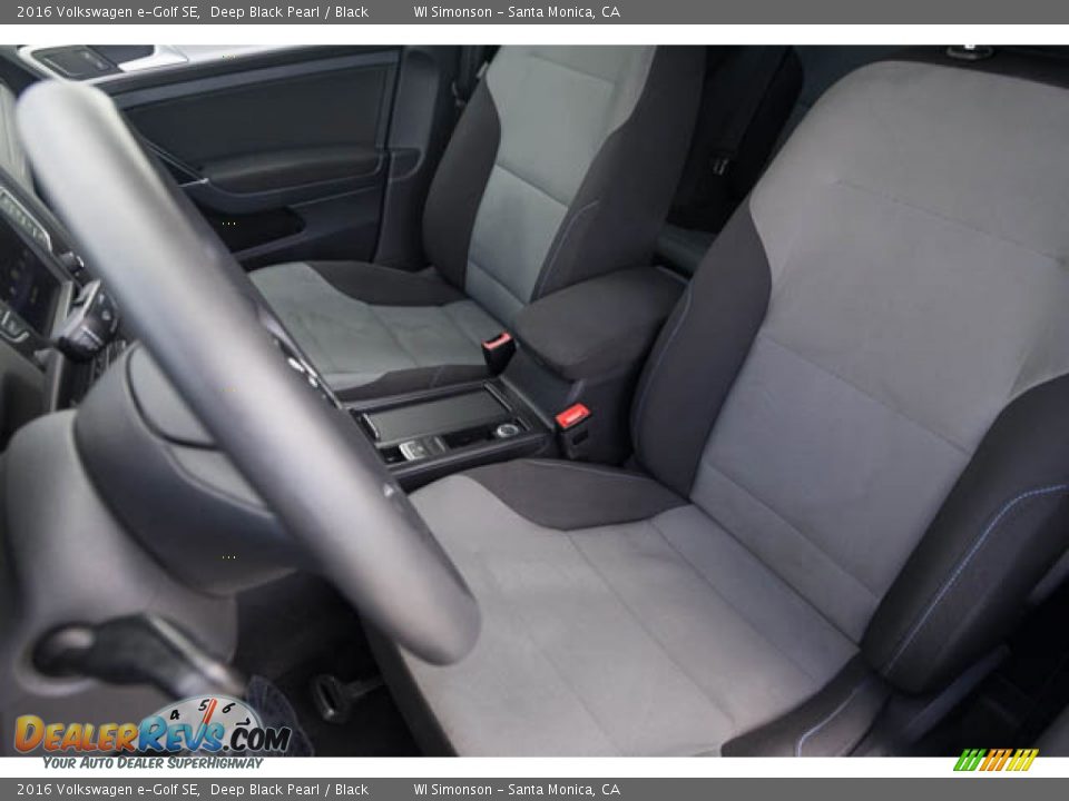 Front Seat of 2016 Volkswagen e-Golf SE Photo #17