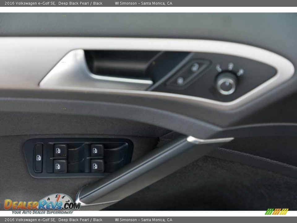 Door Panel of 2016 Volkswagen e-Golf SE Photo #27