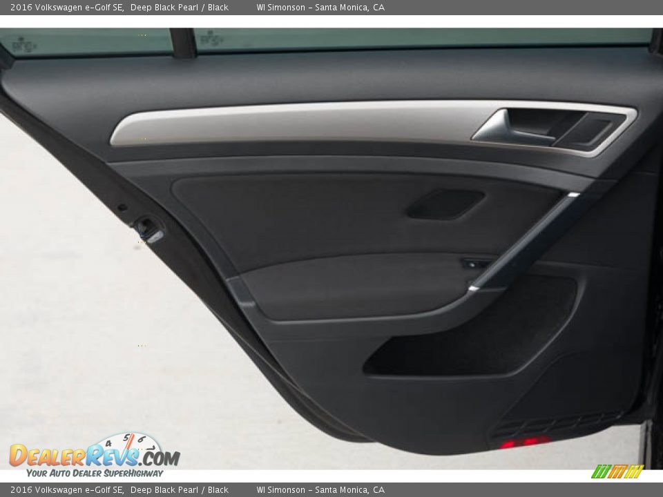 Door Panel of 2016 Volkswagen e-Golf SE Photo #28