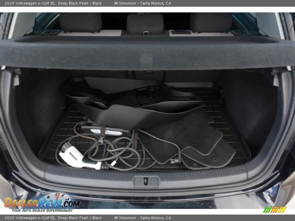 2016 Volkswagen e-Golf SE Trunk Photo #29