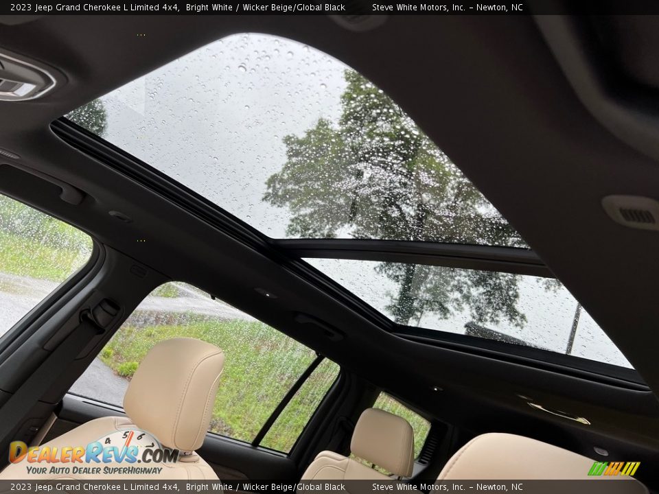 Sunroof of 2023 Jeep Grand Cherokee L Limited 4x4 Photo #34
