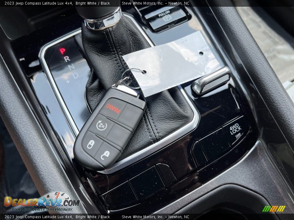 2023 Jeep Compass Latitude Lux 4x4 Bright White / Black Photo #27