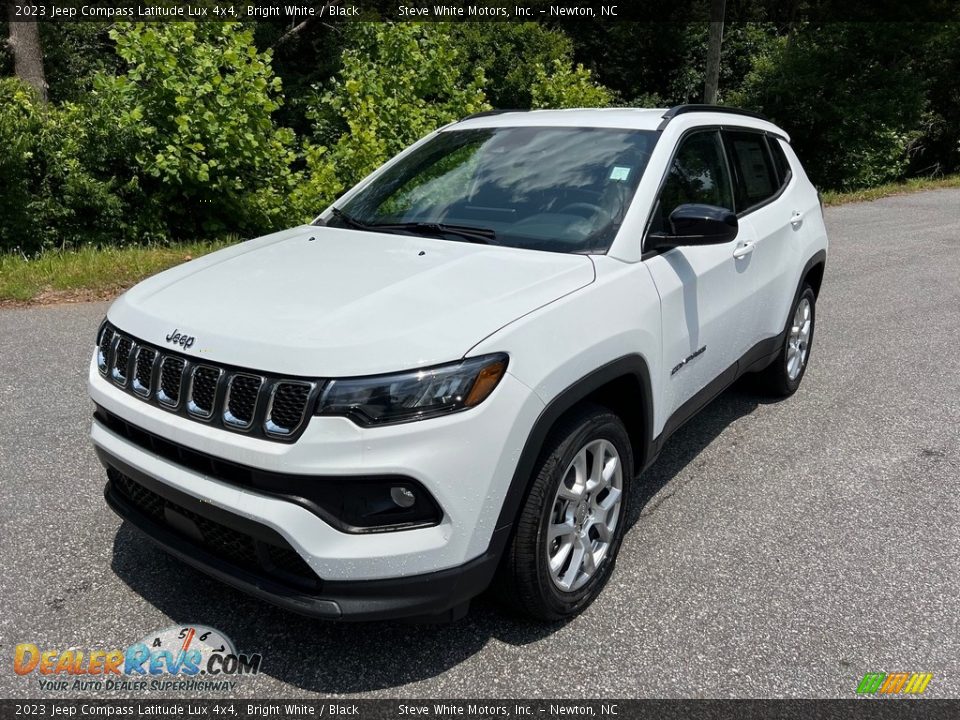 2023 Jeep Compass Latitude Lux 4x4 Bright White / Black Photo #2