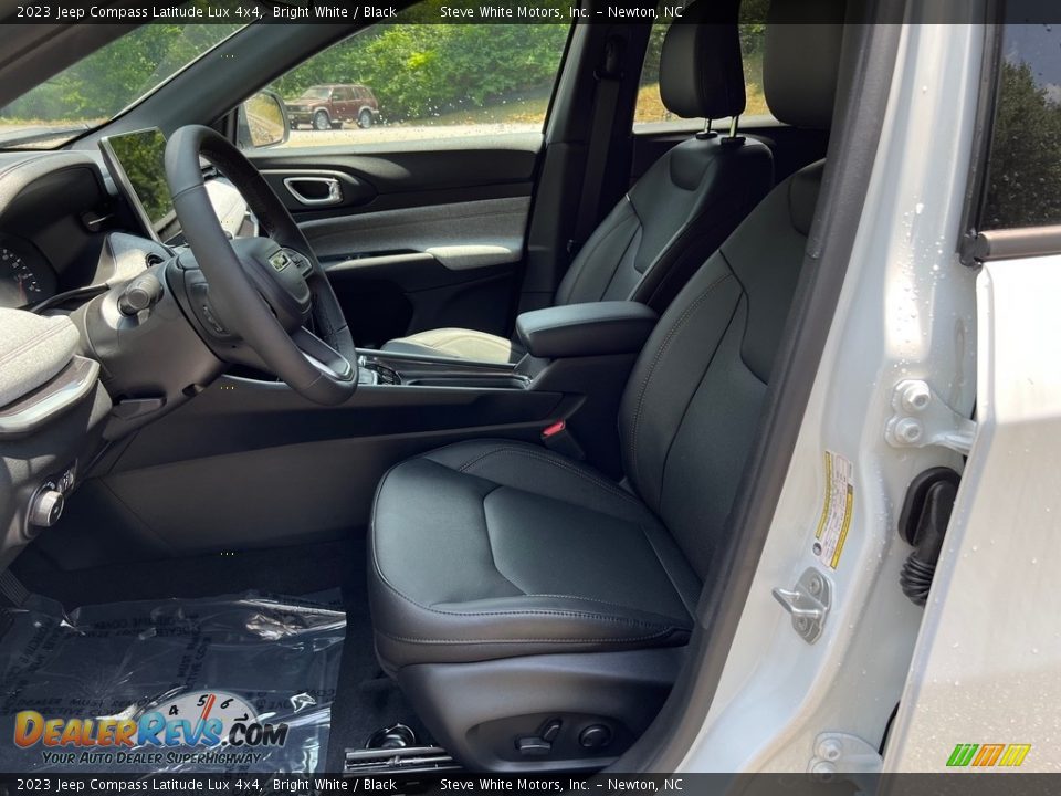 Front Seat of 2023 Jeep Compass Latitude Lux 4x4 Photo #10