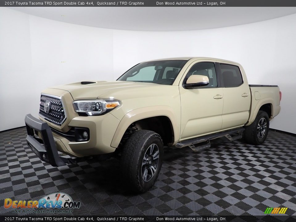 Front 3/4 View of 2017 Toyota Tacoma TRD Sport Double Cab 4x4 Photo #5