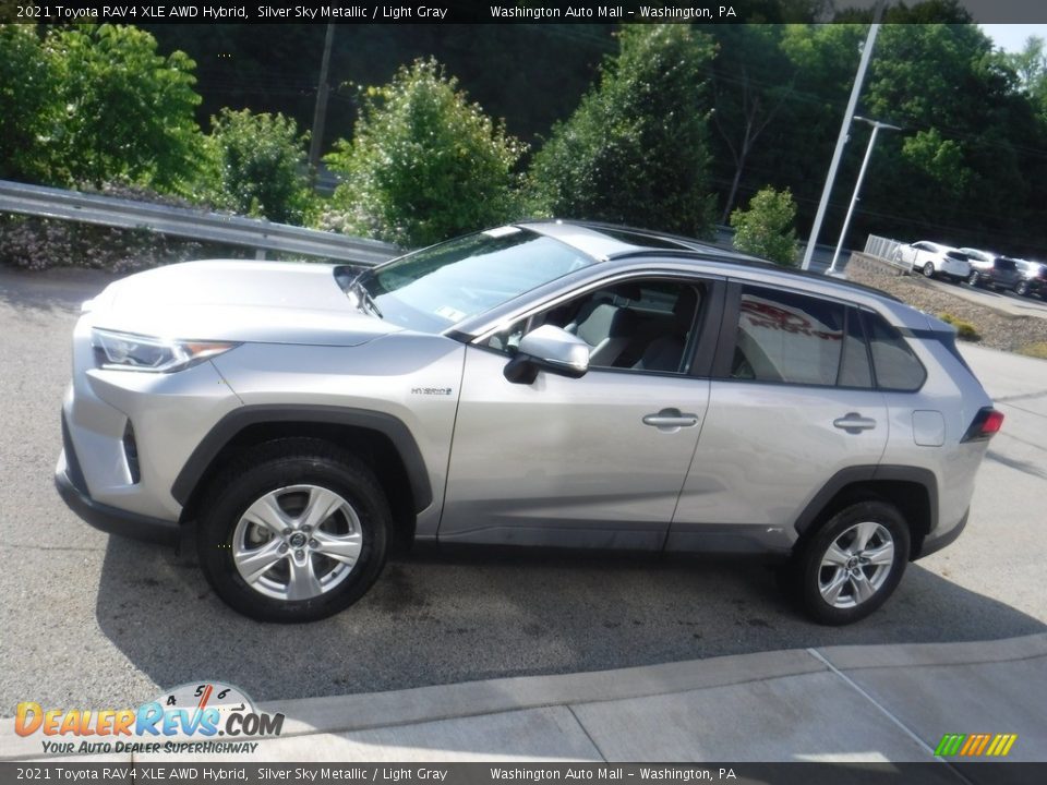 2021 Toyota RAV4 XLE AWD Hybrid Silver Sky Metallic / Light Gray Photo #16