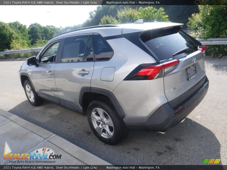 2021 Toyota RAV4 XLE AWD Hybrid Silver Sky Metallic / Light Gray Photo #18