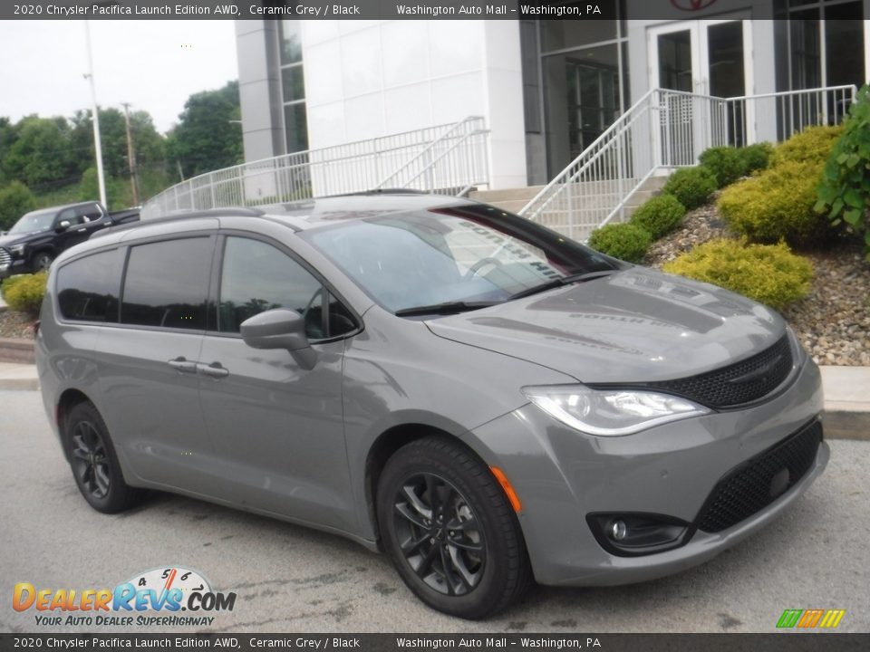 Front 3/4 View of 2020 Chrysler Pacifica Launch Edition AWD Photo #1