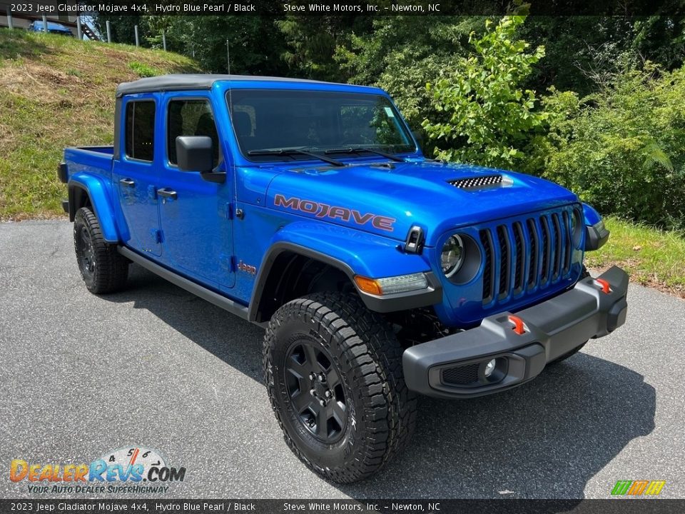 Front 3/4 View of 2023 Jeep Gladiator Mojave 4x4 Photo #4