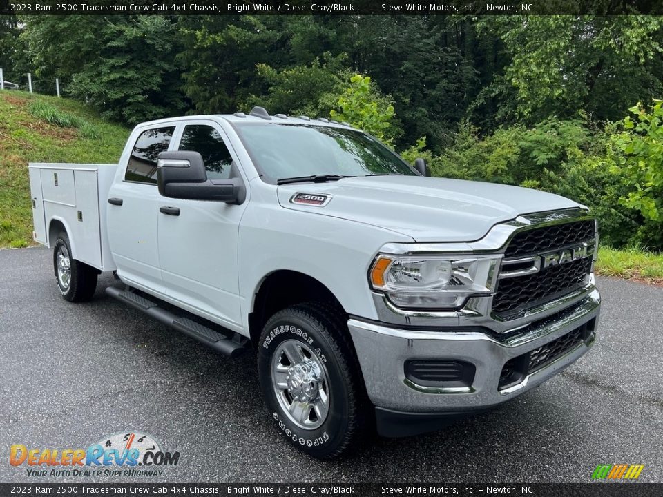 Front 3/4 View of 2023 Ram 2500 Tradesman Crew Cab 4x4 Chassis Photo #4