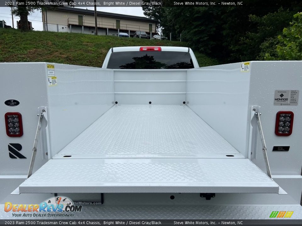 2023 Ram 2500 Tradesman Crew Cab 4x4 Chassis Bright White / Diesel Gray/Black Photo #9