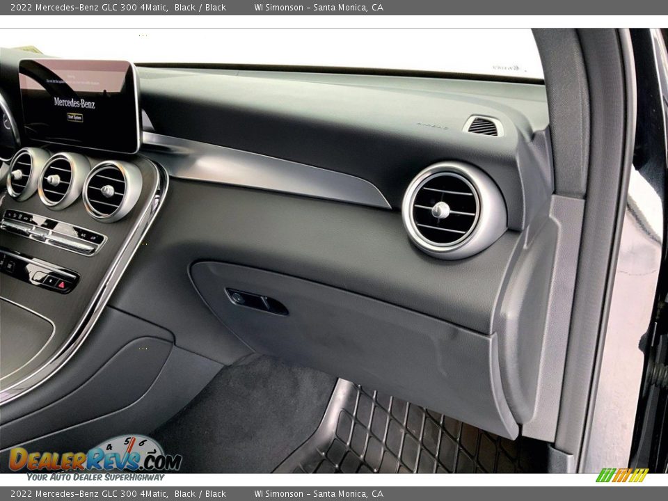 Dashboard of 2022 Mercedes-Benz GLC 300 4Matic Photo #16