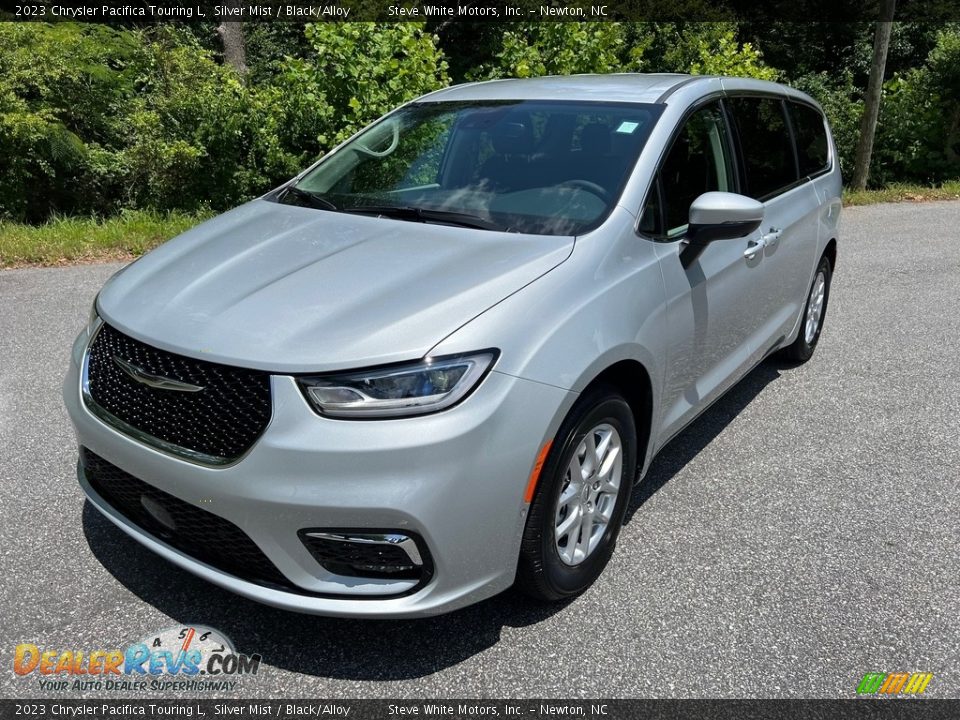 2023 Chrysler Pacifica Touring L Silver Mist / Black/Alloy Photo #2