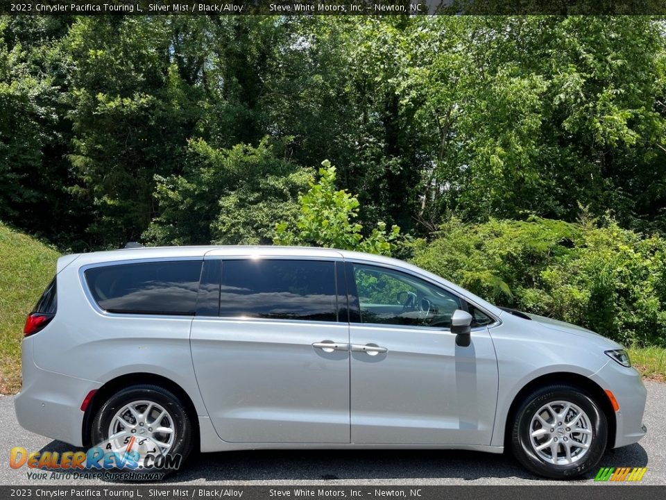 2023 Chrysler Pacifica Touring L Silver Mist / Black/Alloy Photo #5