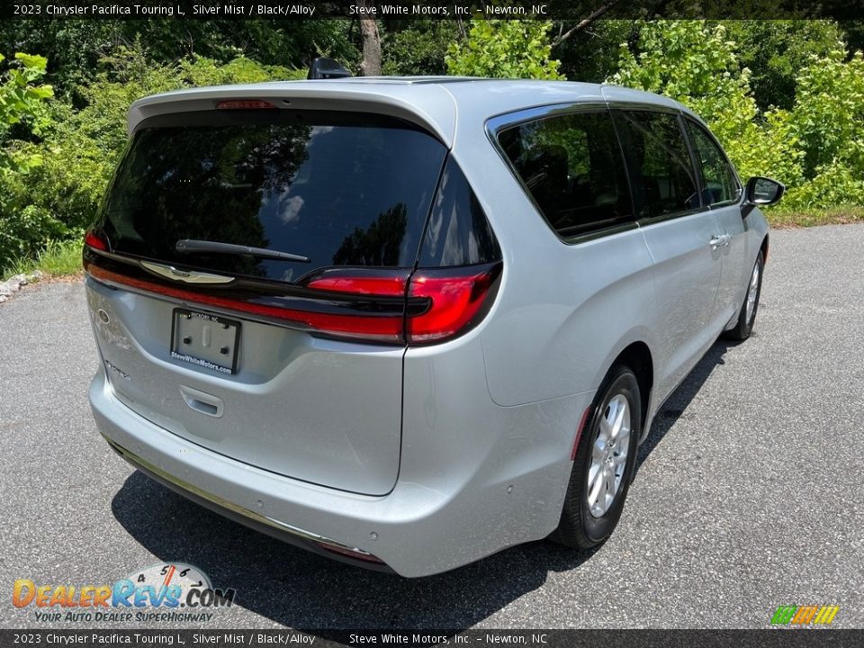 2023 Chrysler Pacifica Touring L Silver Mist / Black/Alloy Photo #6