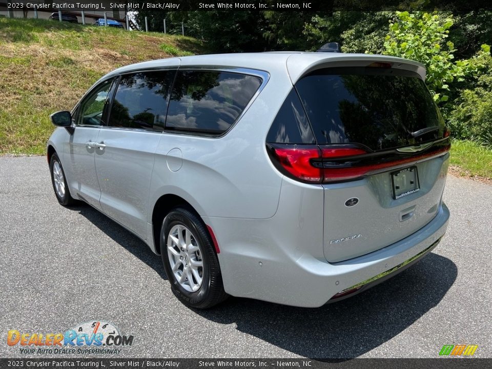 2023 Chrysler Pacifica Touring L Silver Mist / Black/Alloy Photo #8