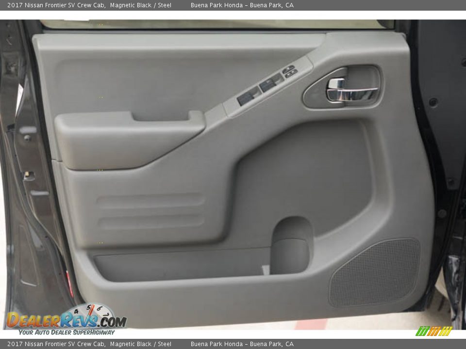 Door Panel of 2017 Nissan Frontier SV Crew Cab Photo #28