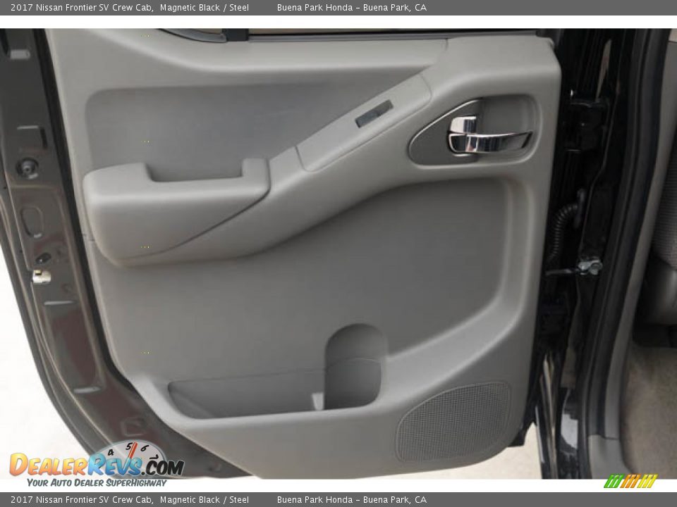 Door Panel of 2017 Nissan Frontier SV Crew Cab Photo #30