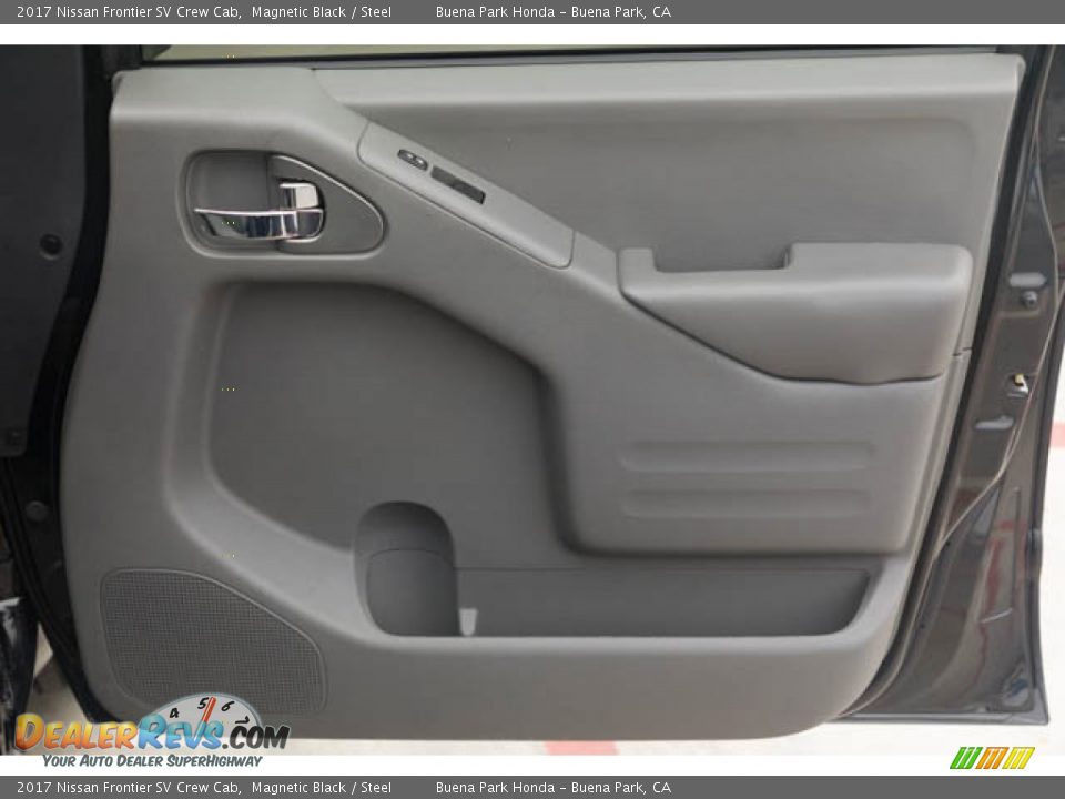 Door Panel of 2017 Nissan Frontier SV Crew Cab Photo #32