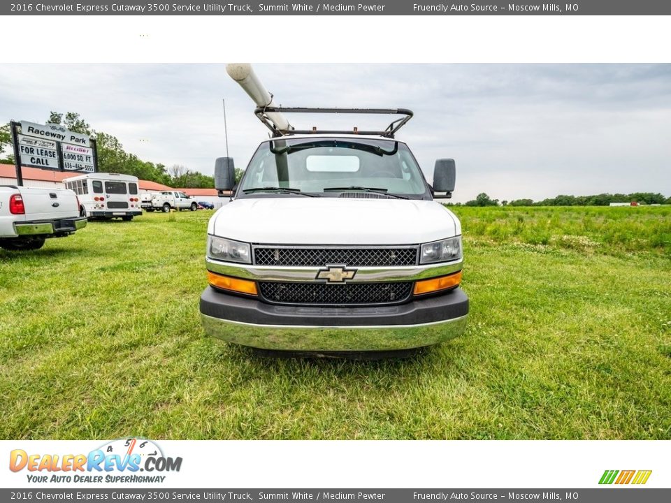 2016 Chevrolet Express Cutaway 3500 Service Utility Truck Summit White / Medium Pewter Photo #11