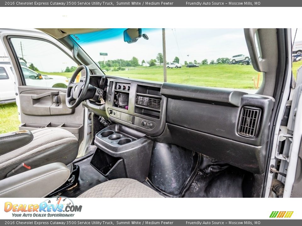 2016 Chevrolet Express Cutaway 3500 Service Utility Truck Summit White / Medium Pewter Photo #12