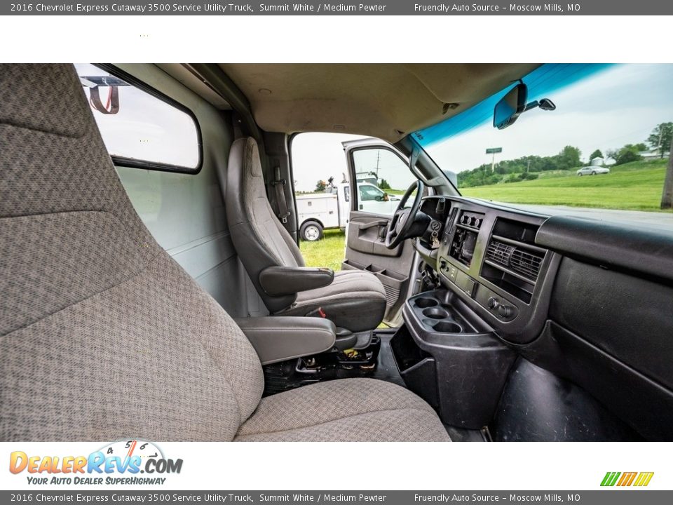 2016 Chevrolet Express Cutaway 3500 Service Utility Truck Summit White / Medium Pewter Photo #15