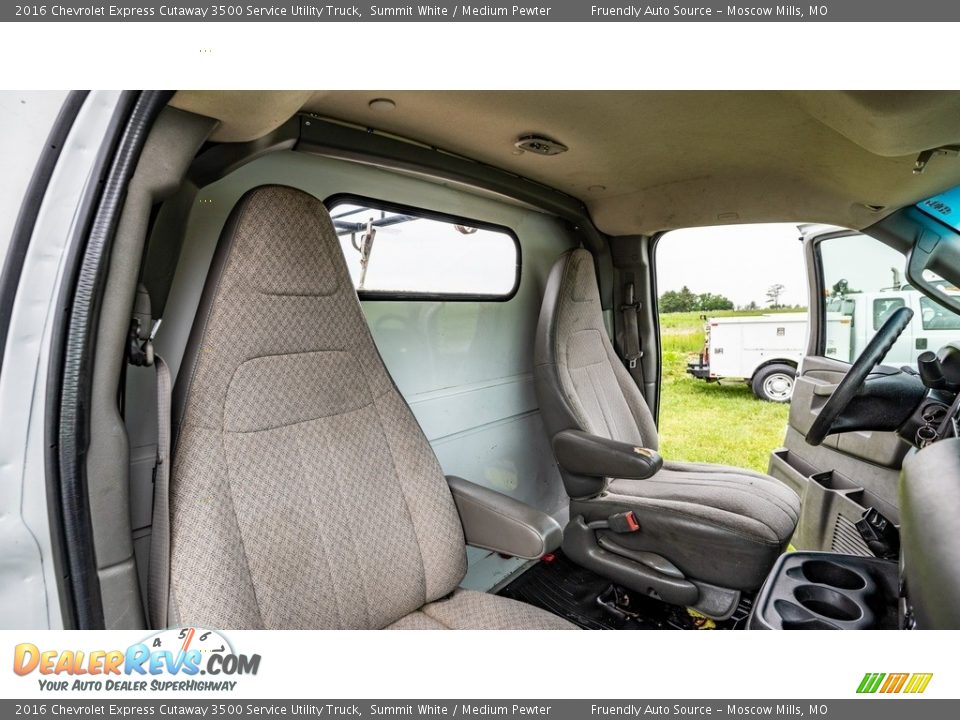 2016 Chevrolet Express Cutaway 3500 Service Utility Truck Summit White / Medium Pewter Photo #16