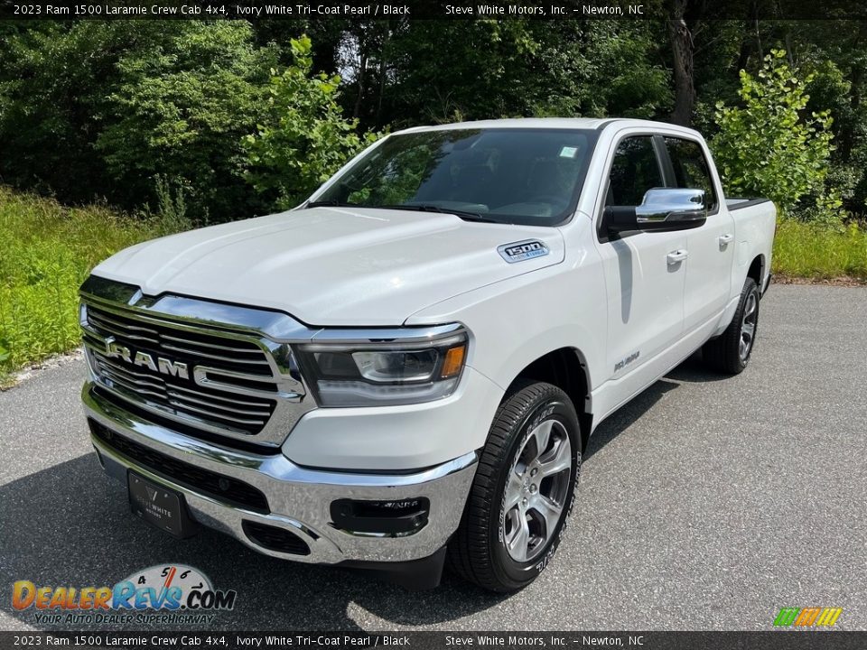 2023 Ram 1500 Laramie Crew Cab 4x4 Ivory White Tri-Coat Pearl / Black Photo #2