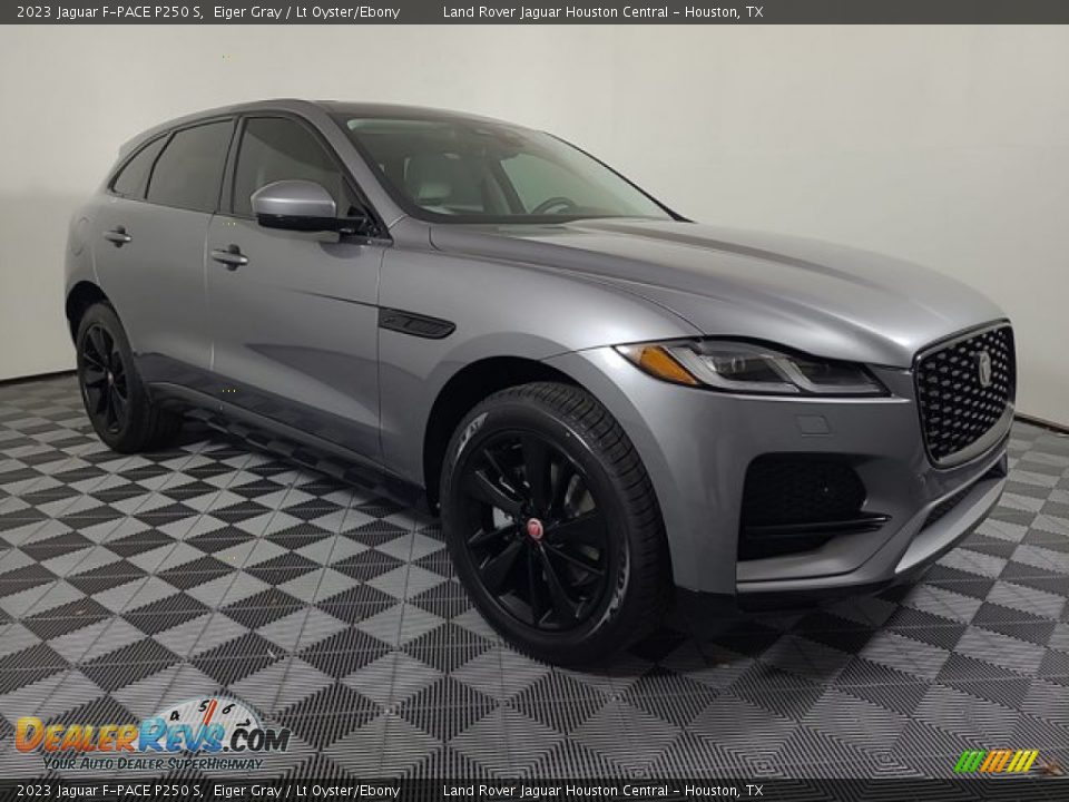 Front 3/4 View of 2023 Jaguar F-PACE P250 S Photo #12